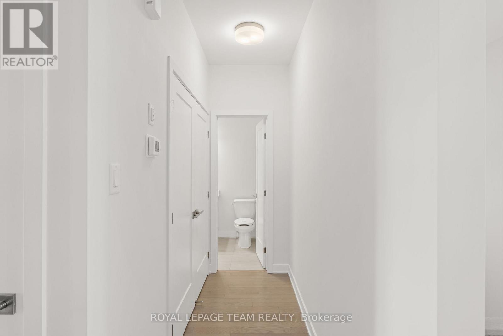 1039 MOORE STREET - 33