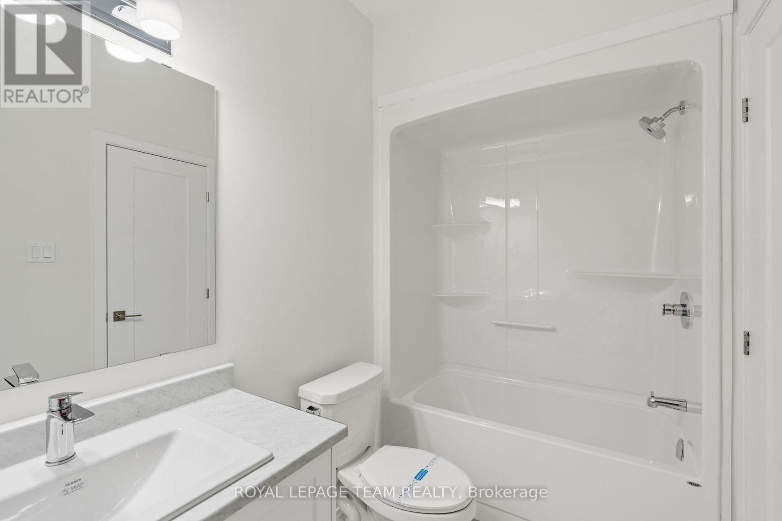1039 MOORE STREET - 35