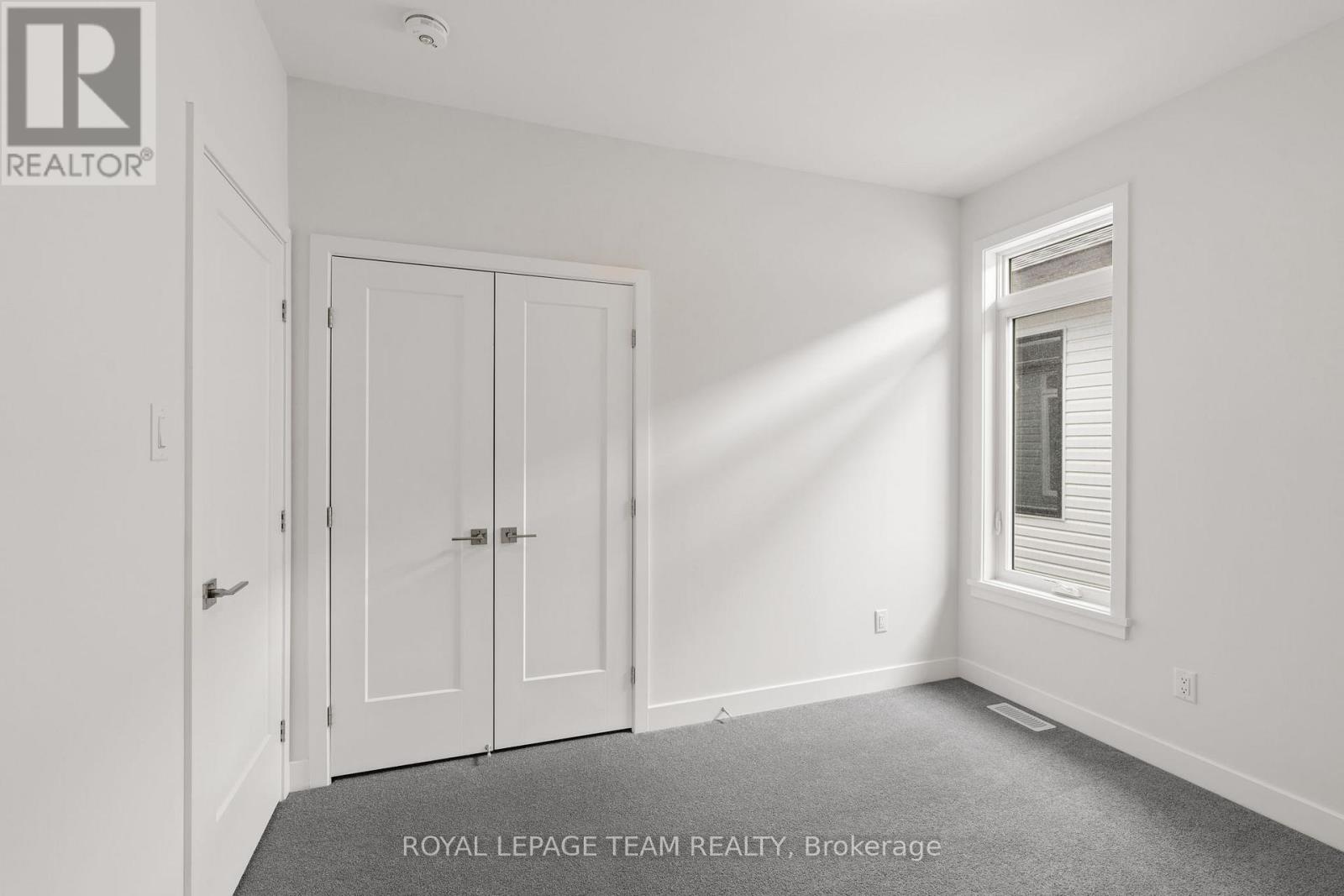 1039 MOORE STREET - 38