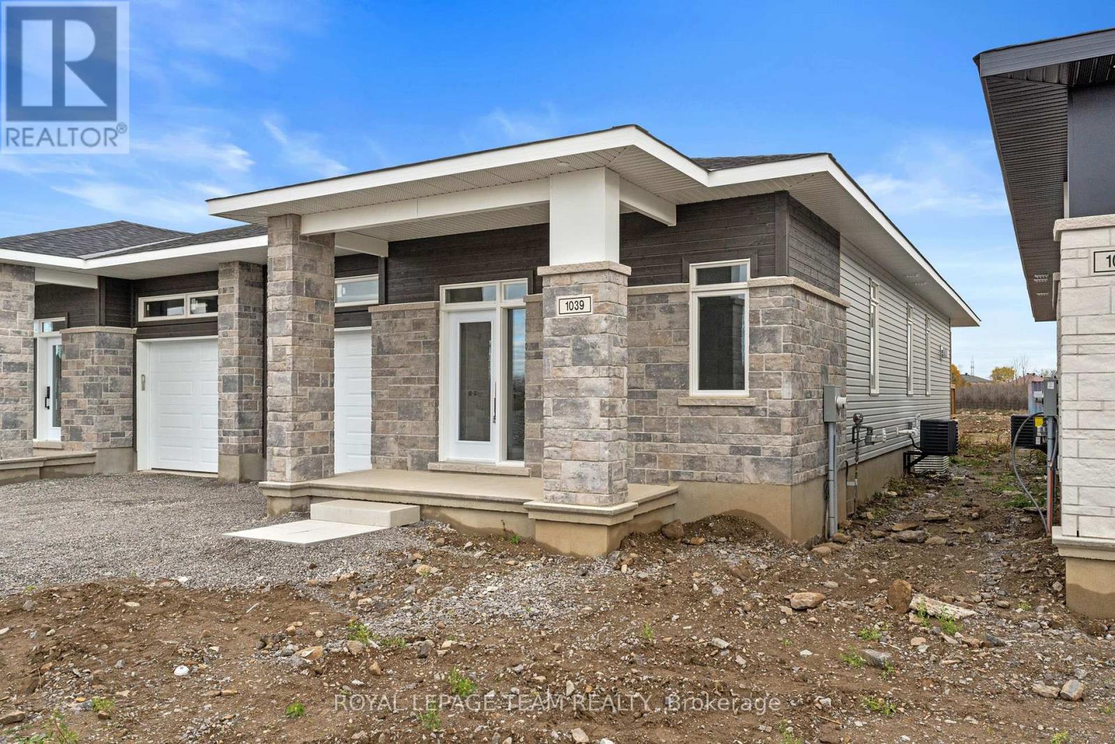 1039 MOORE STREET - 4