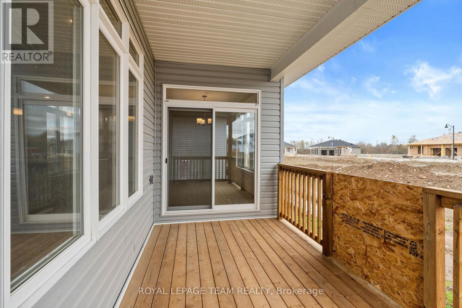 1039 MOORE STREET - 40