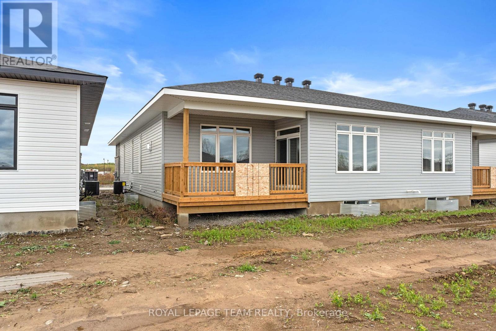 1039 MOORE STREET - 41