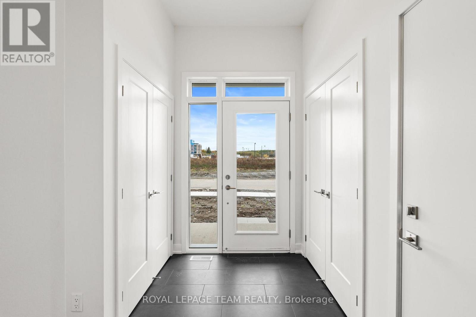 1039 MOORE STREET - 5
