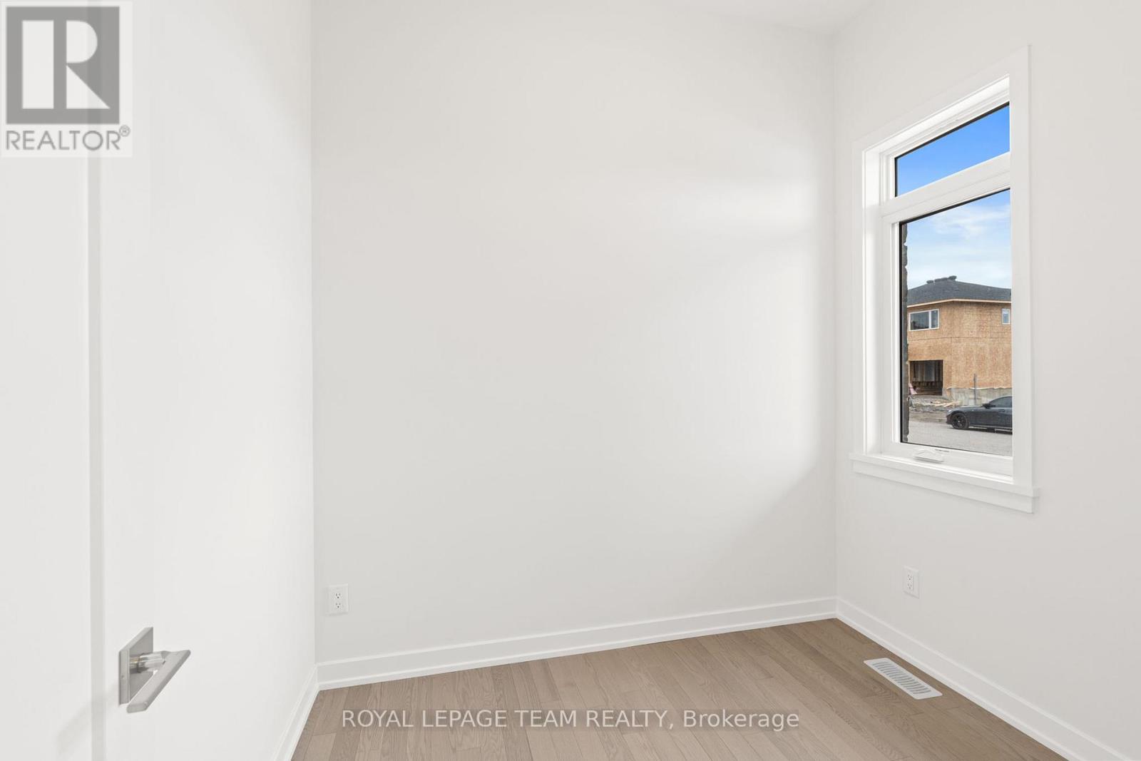 1039 MOORE STREET - 7