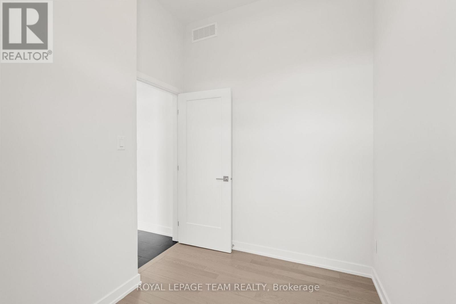 1039 MOORE STREET - 8
