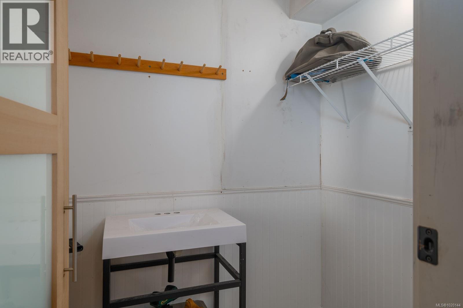 1049 Sixth Ave, Ucluelet