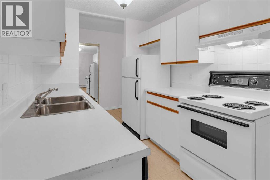 Single Family House for Sale in    Street NW Varsity Calgary 