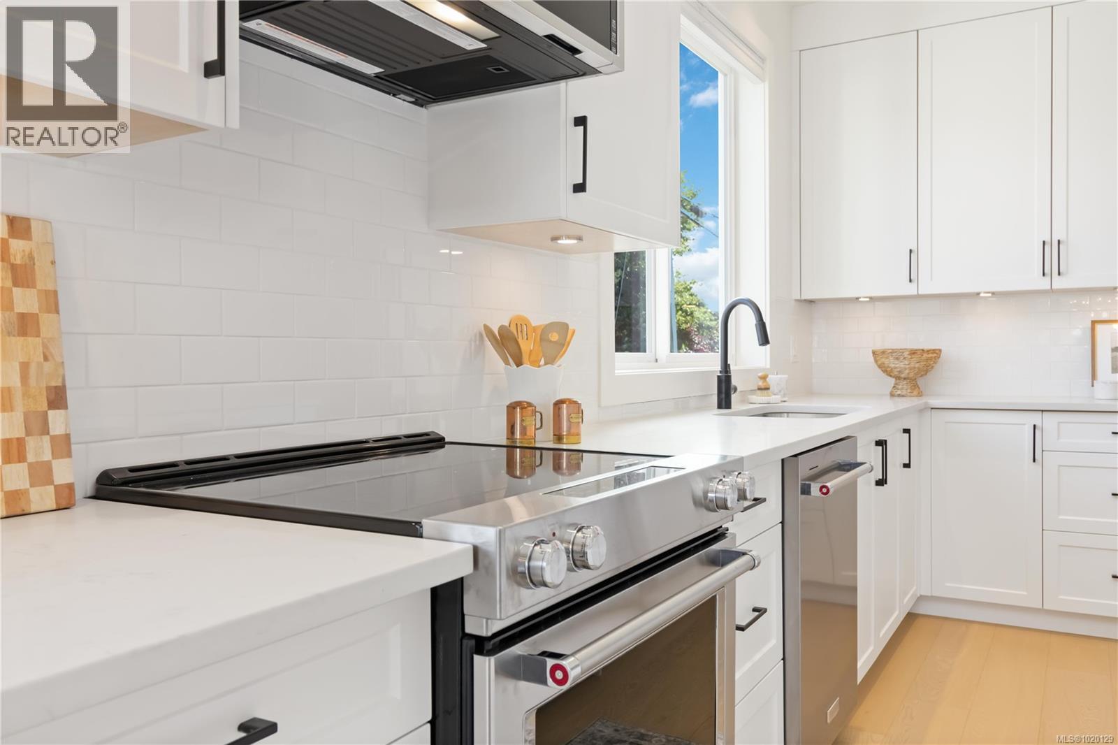 11 10145 Fifth Street, Sidney