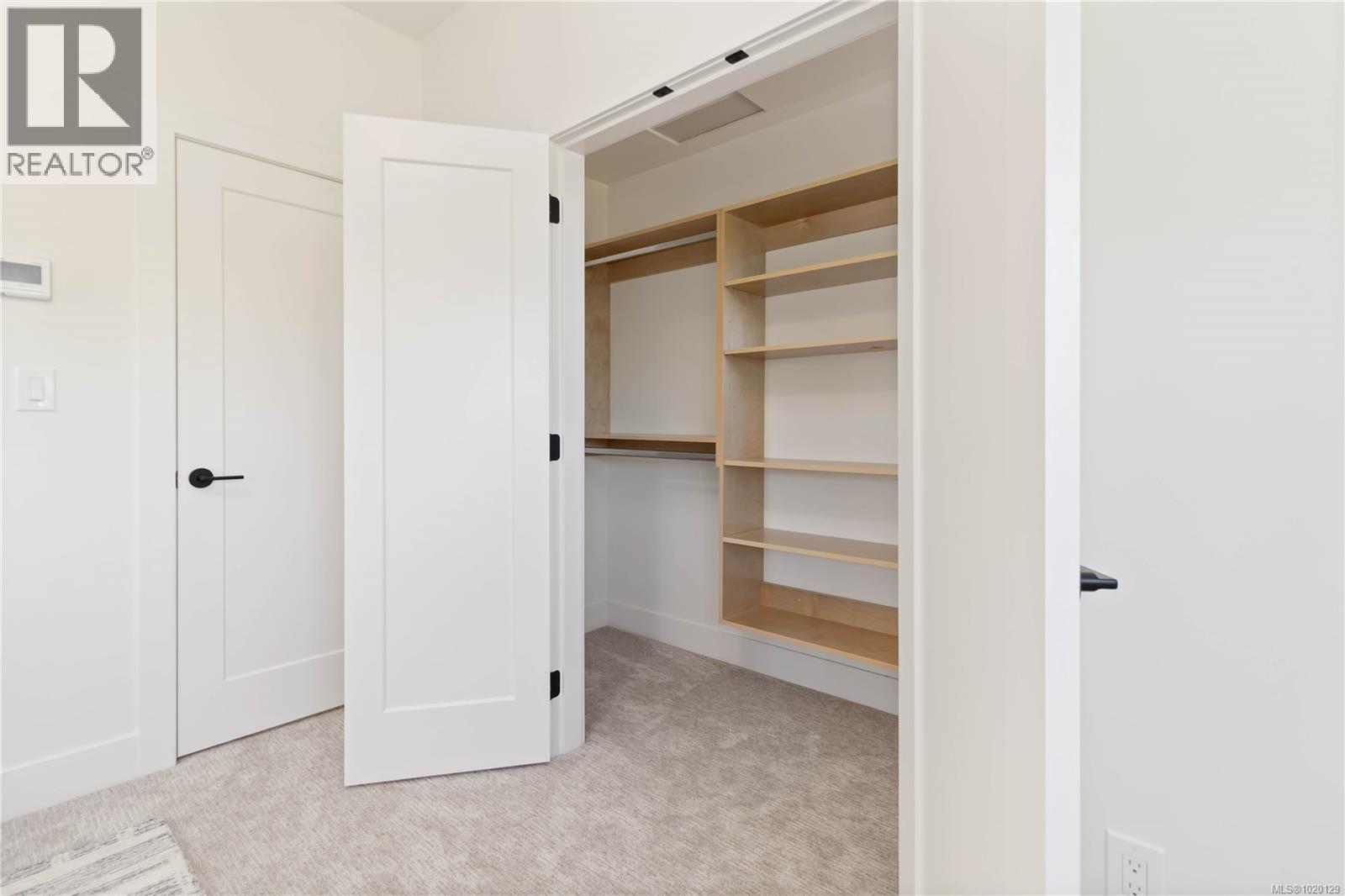 11 10145 Fifth Street, Sidney