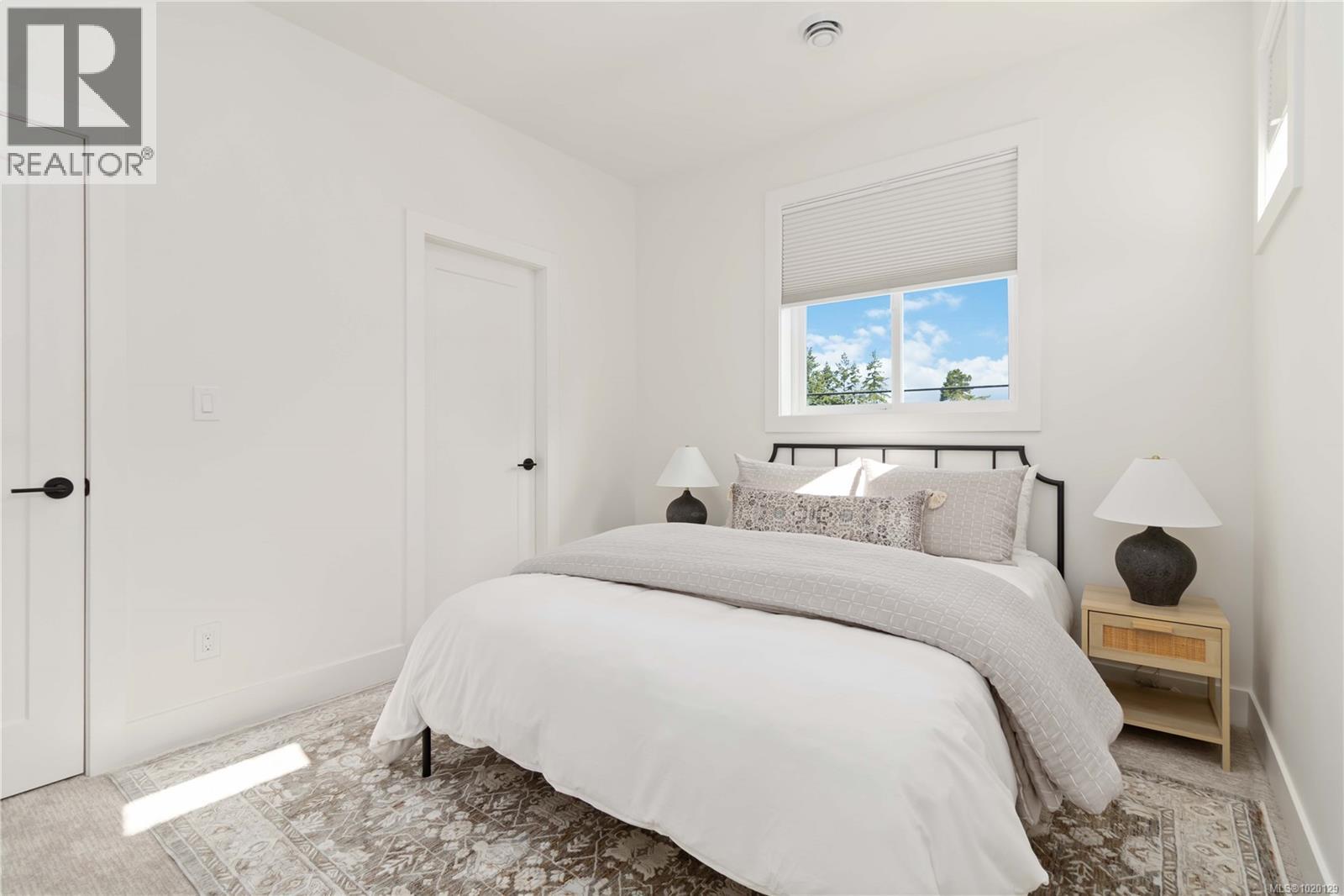 11 10145 Fifth Street, Sidney