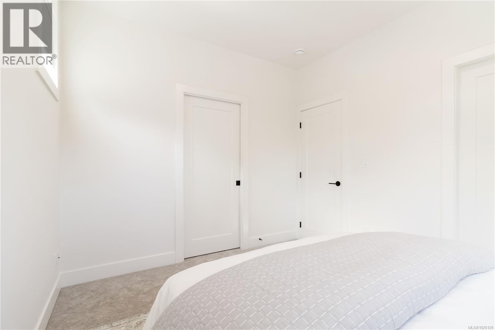 11 10145 Fifth Street, Sidney