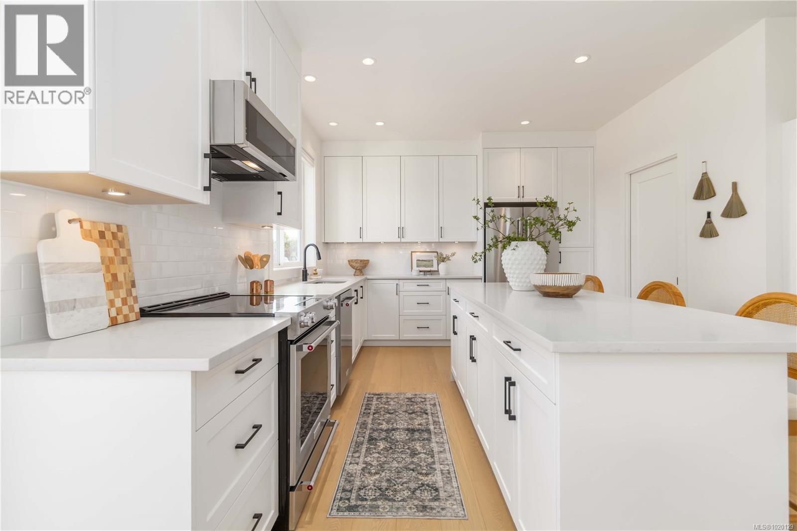 11 10145 Fifth Street, Sidney