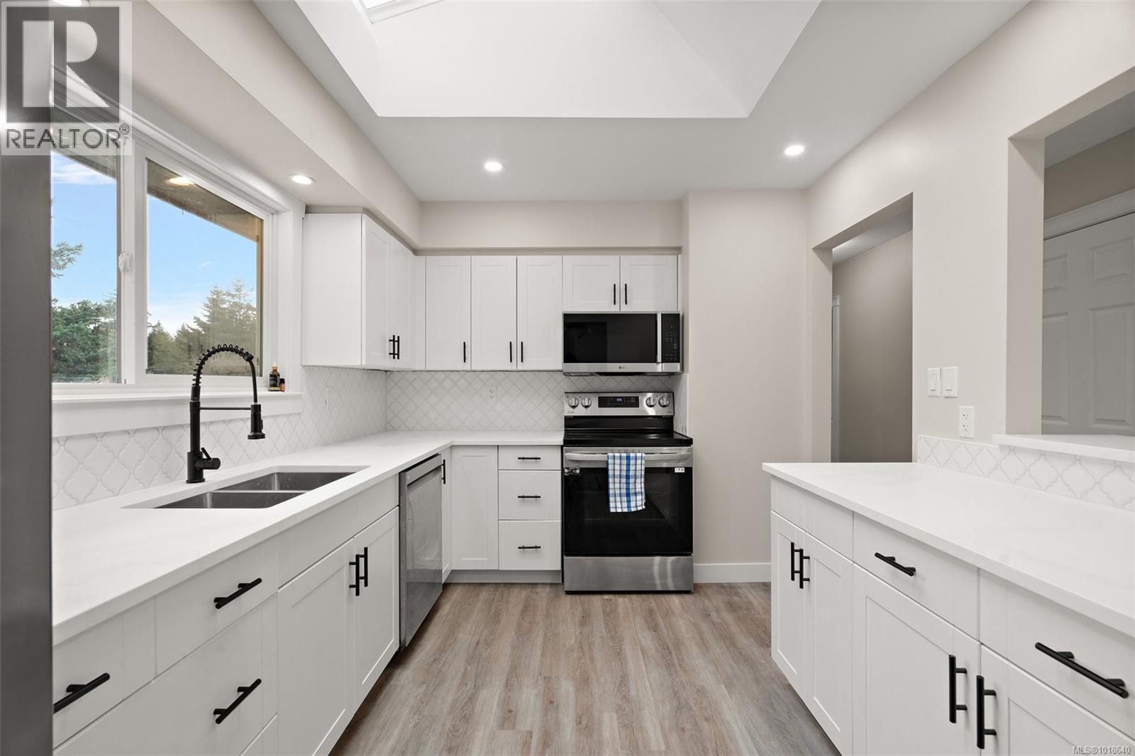 538 Cedarcrest Dr, Colwood