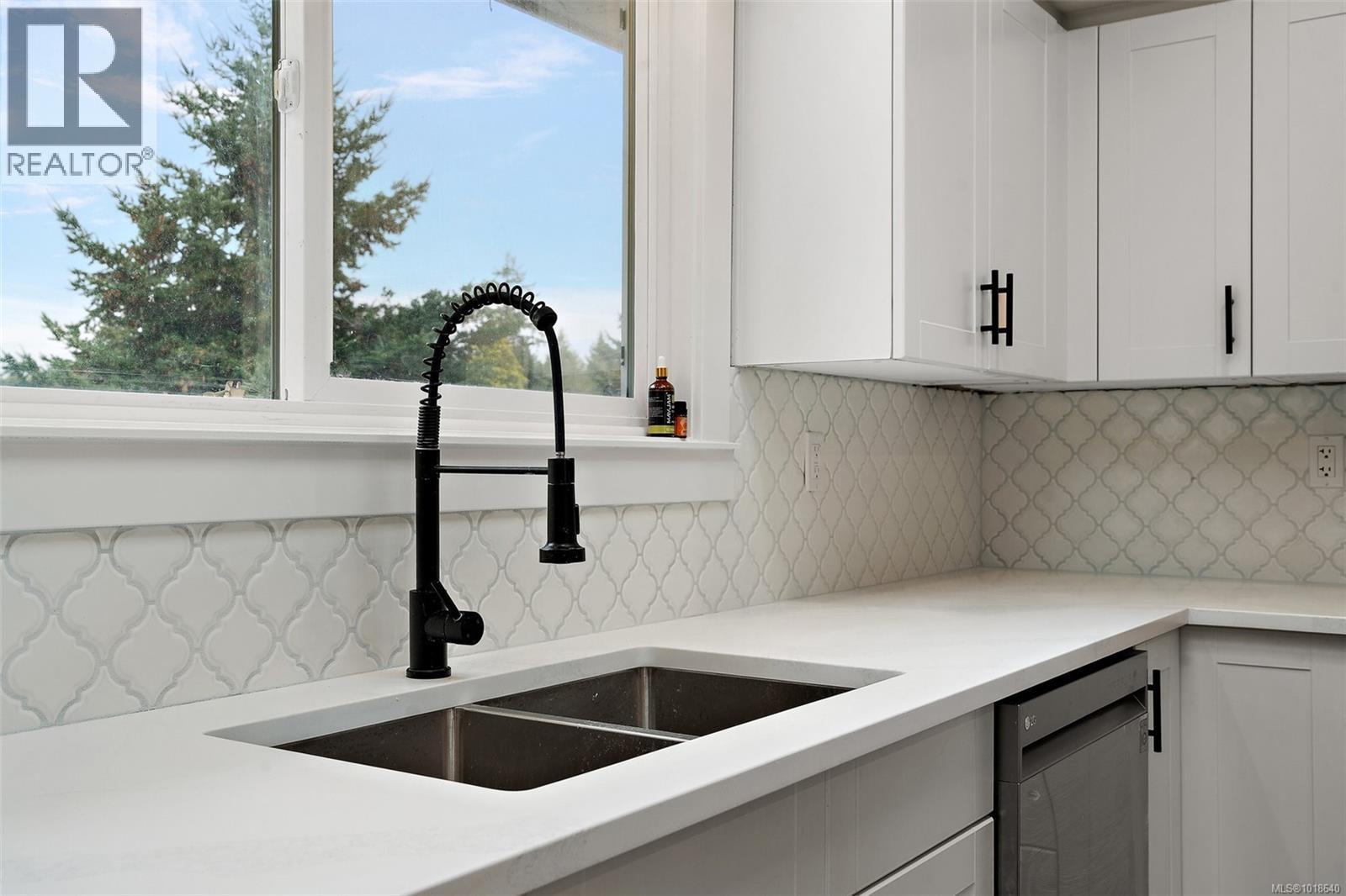 538 Cedarcrest Dr, Colwood