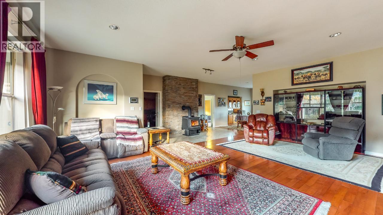 7231 ISLAND Road, Oliver