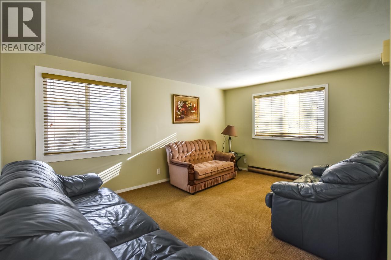 7231 ISLAND Road, Oliver