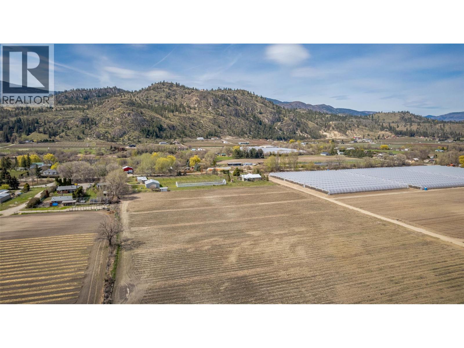 7231 ISLAND Road, Oliver