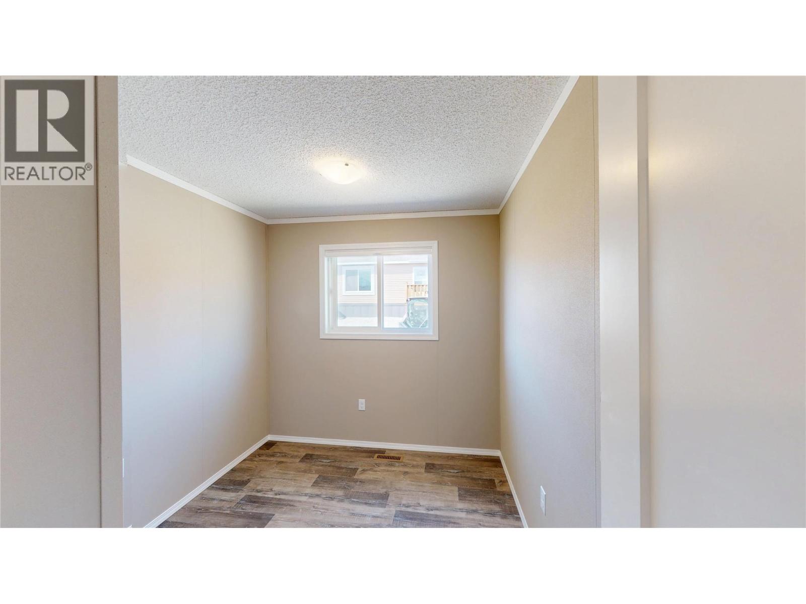 529 Pagurut Avenue W, Cranbrook