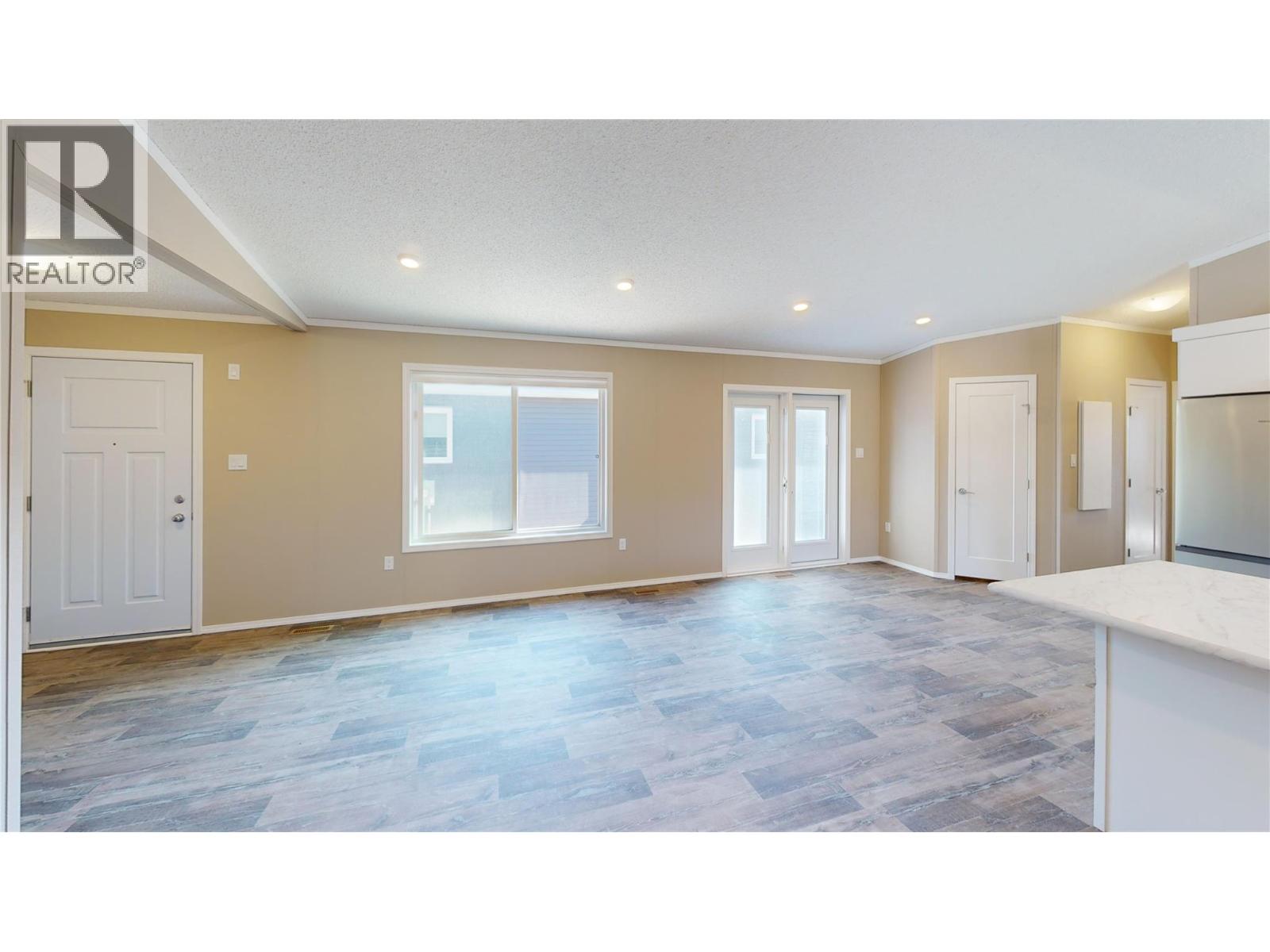 529 Pagurut Avenue W, Cranbrook