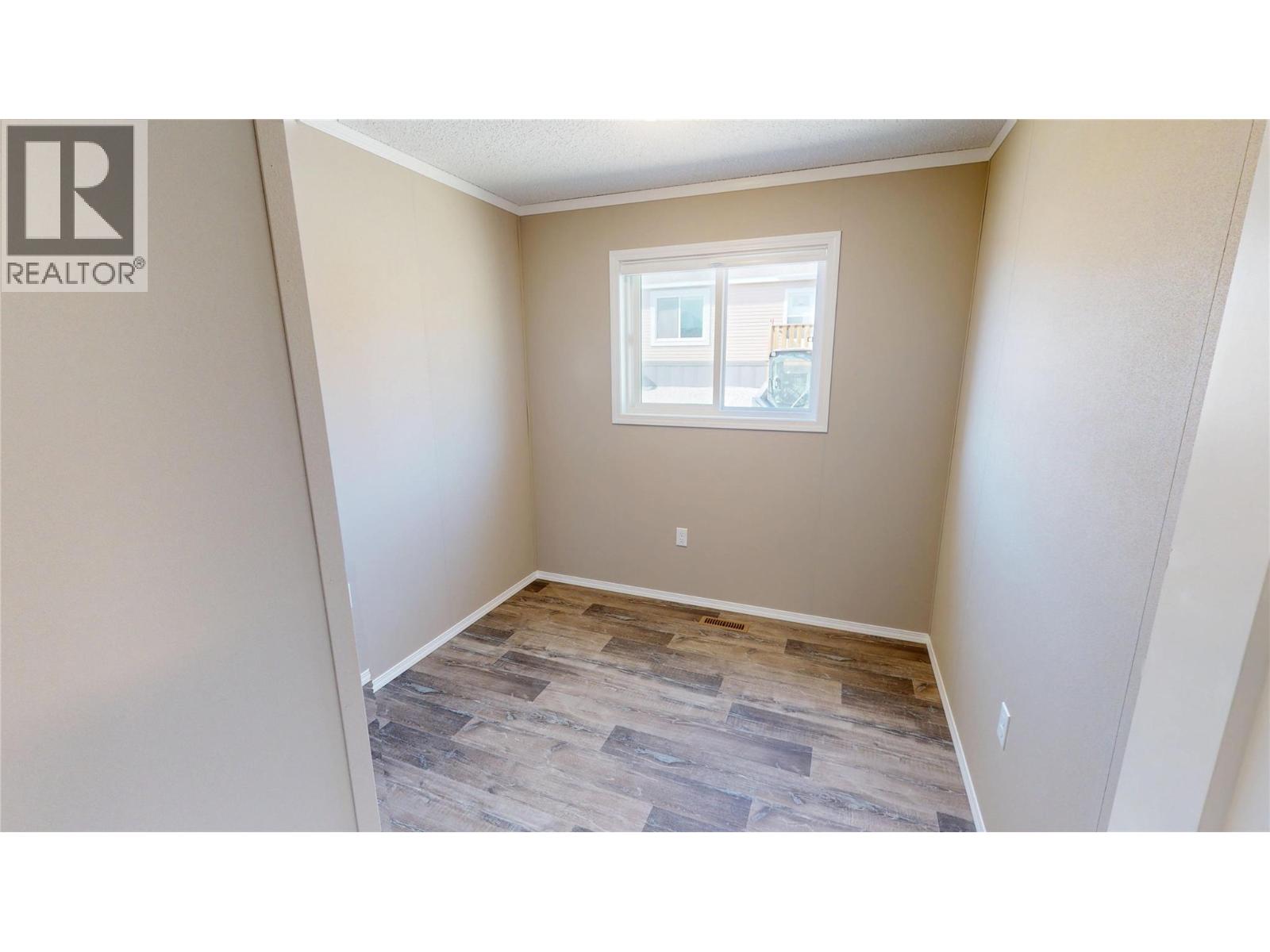 529 Pagurut Avenue W, Cranbrook