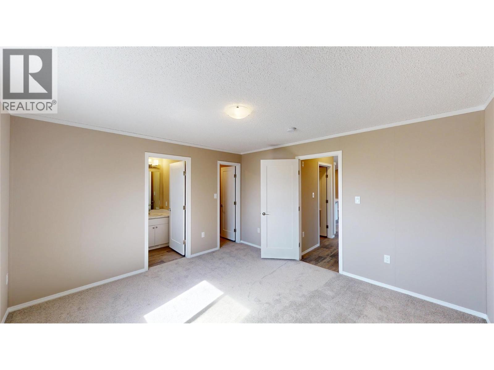 529 Pagurut Avenue W, Cranbrook