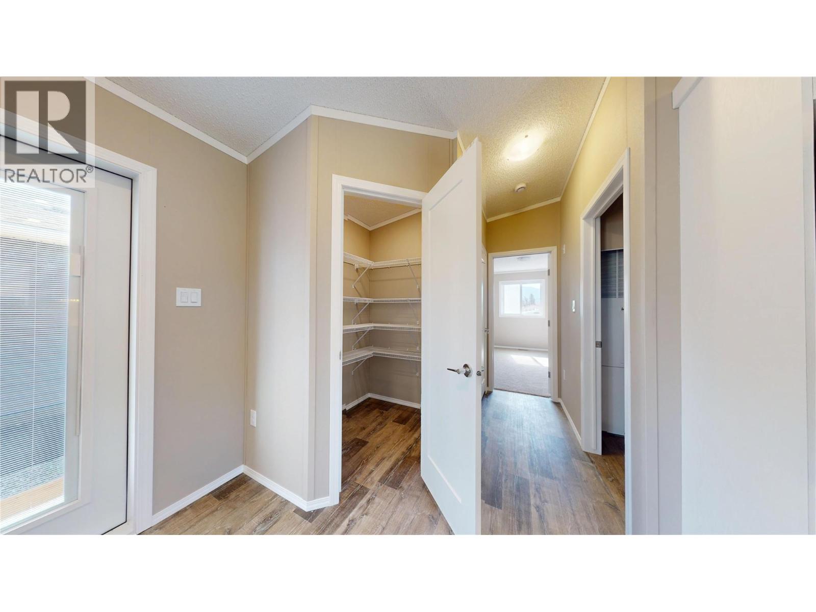 529 Pagurut Avenue W, Cranbrook