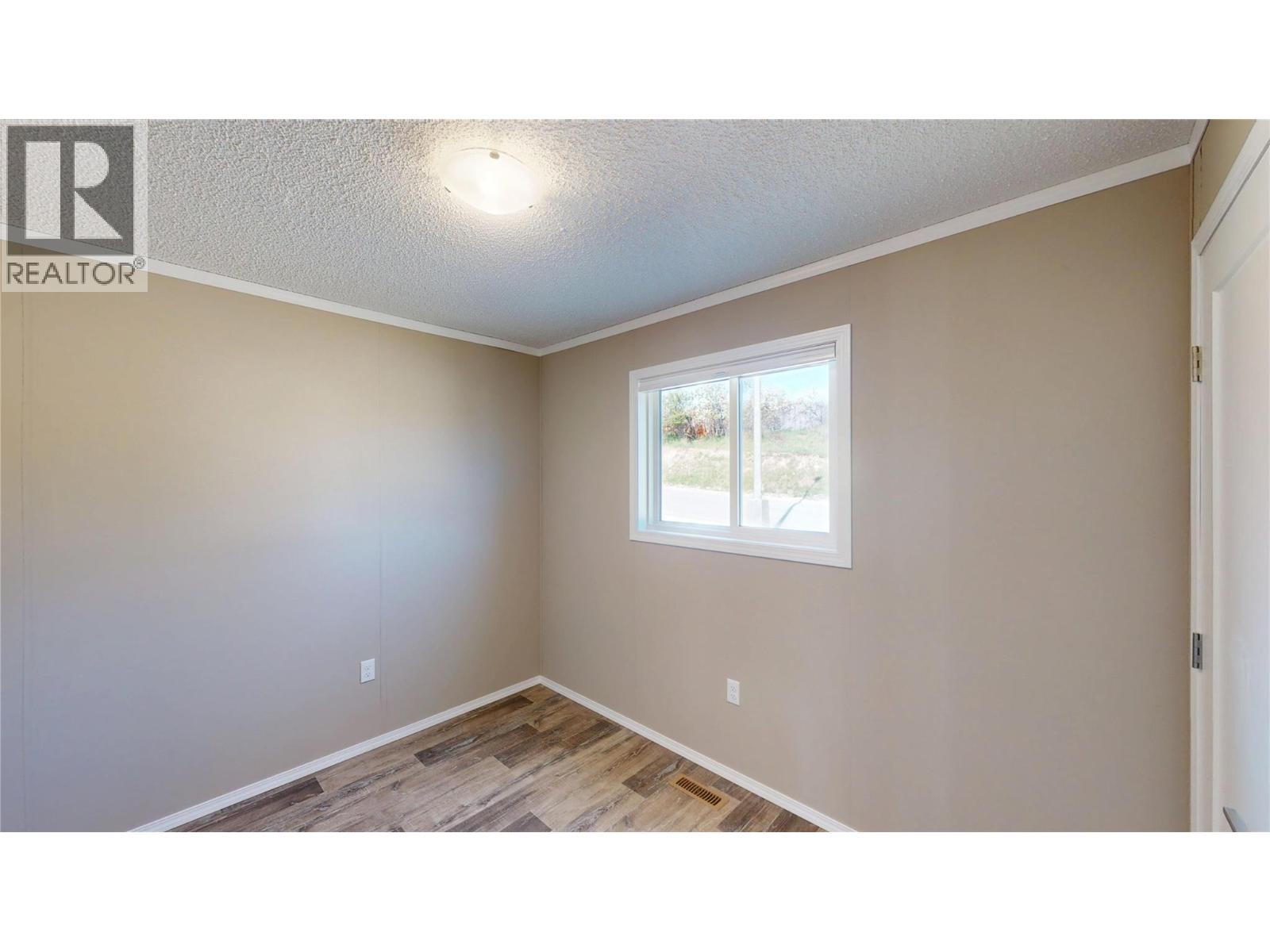 529 Pagurut Avenue W, Cranbrook