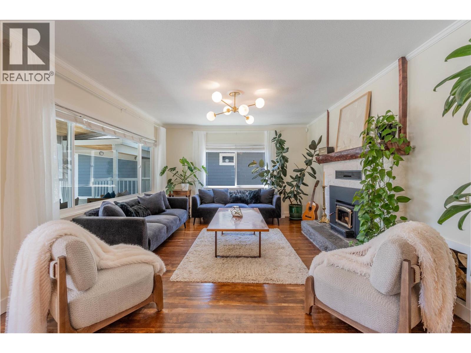 860 Fairview Road, Oliver