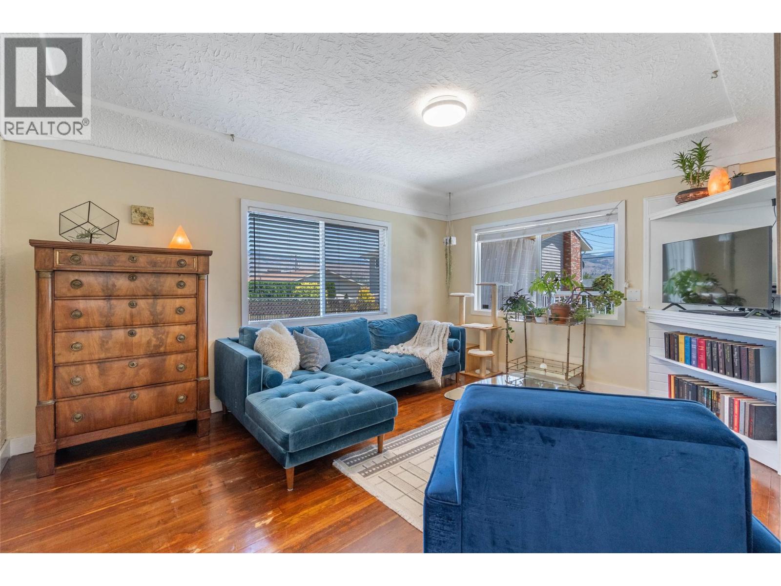 860 Fairview Road, Oliver