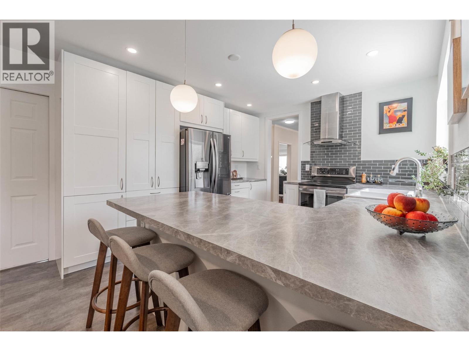 860 Fairview Road, Oliver