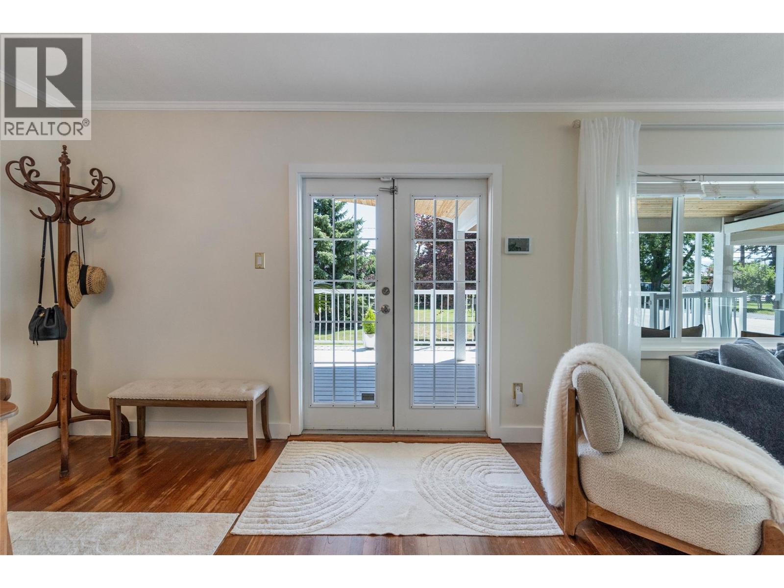 860 Fairview Road, Oliver