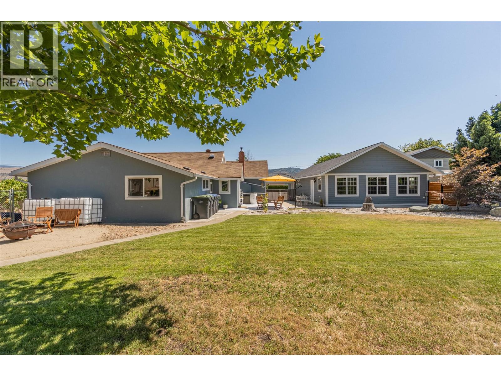 860 Fairview Road, Oliver