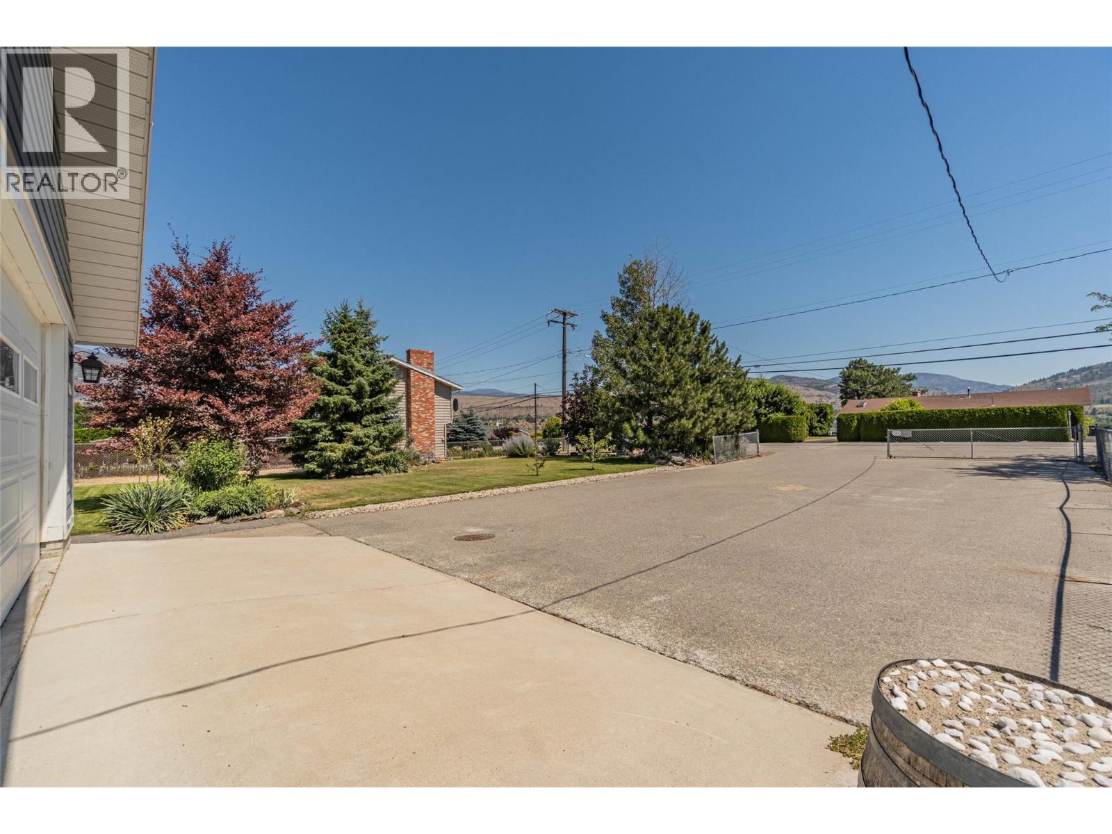 860 Fairview Road, Oliver