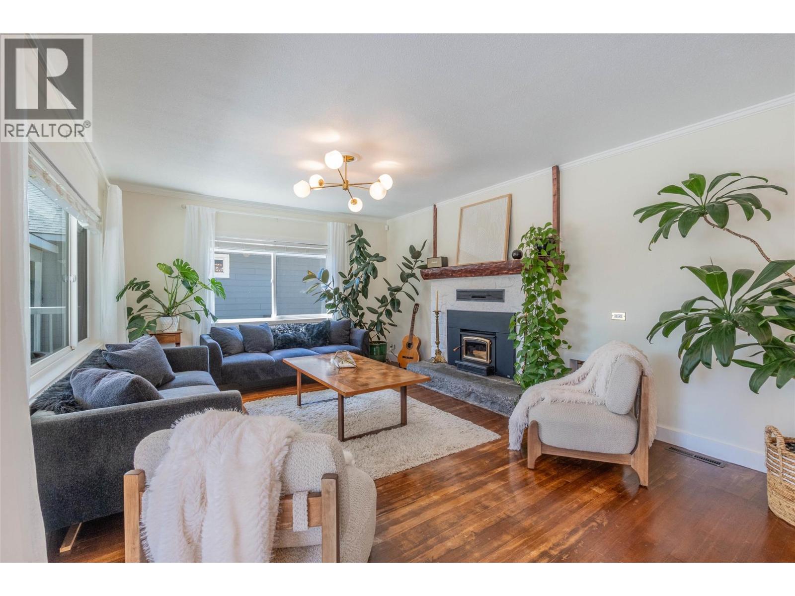 860 Fairview Road, Oliver