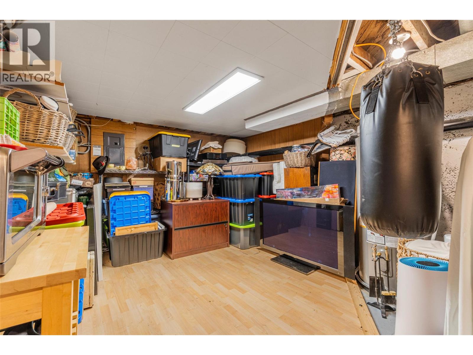 860 Fairview Road, Oliver