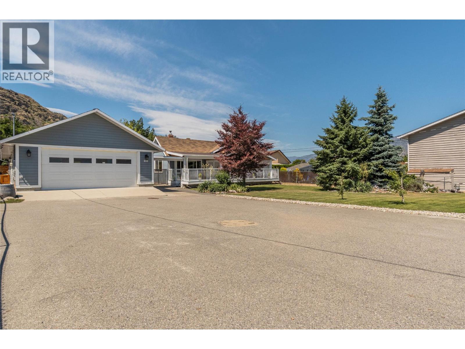 860 Fairview Road, Oliver