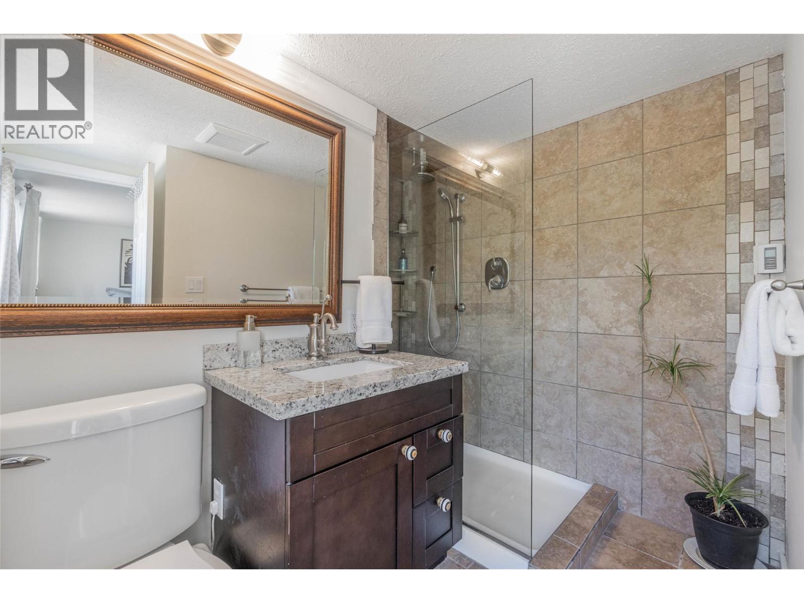 860 Fairview Road, Oliver