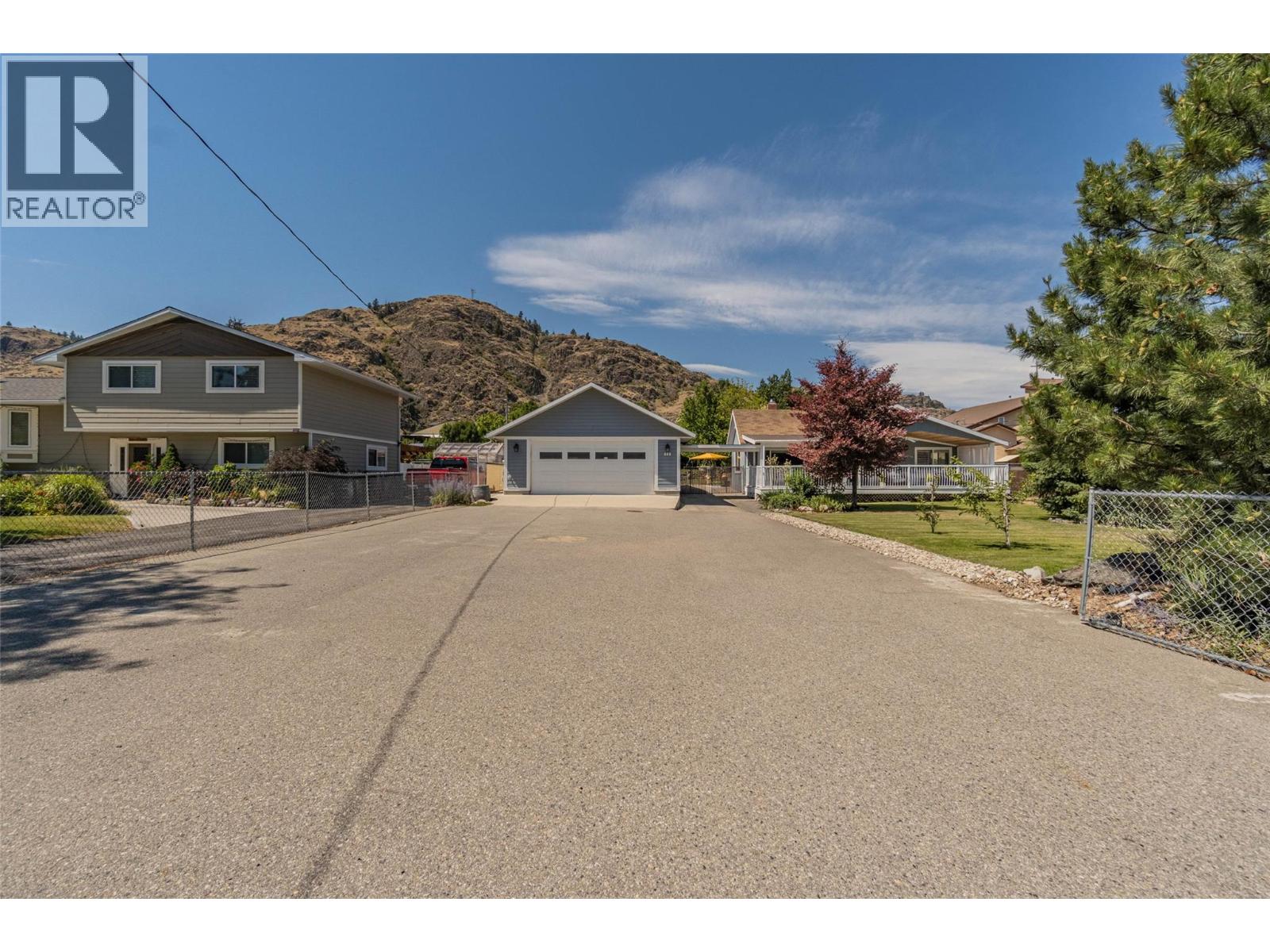 860 Fairview Road, Oliver