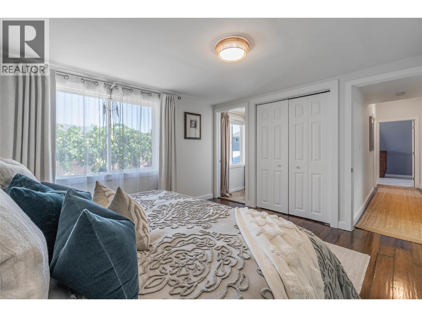 860 Fairview Road, Oliver