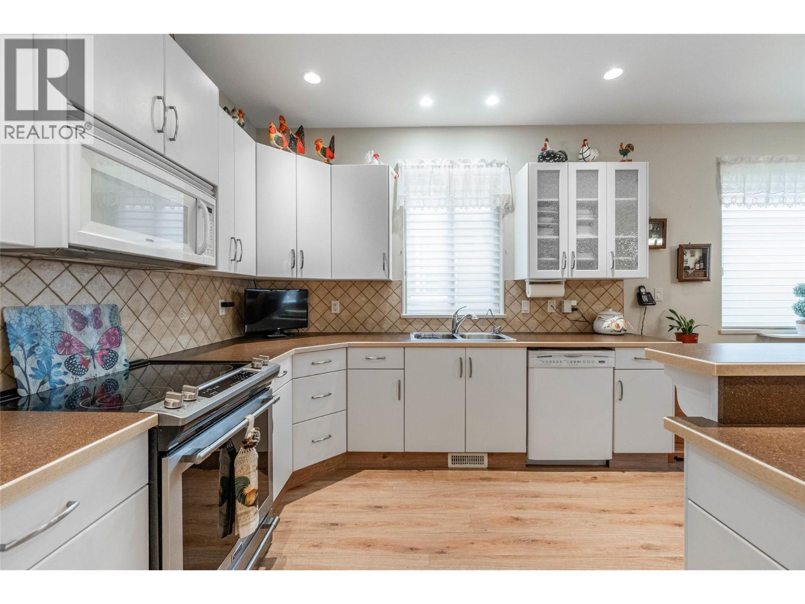  6676 OXBOW Crescent, Oliver