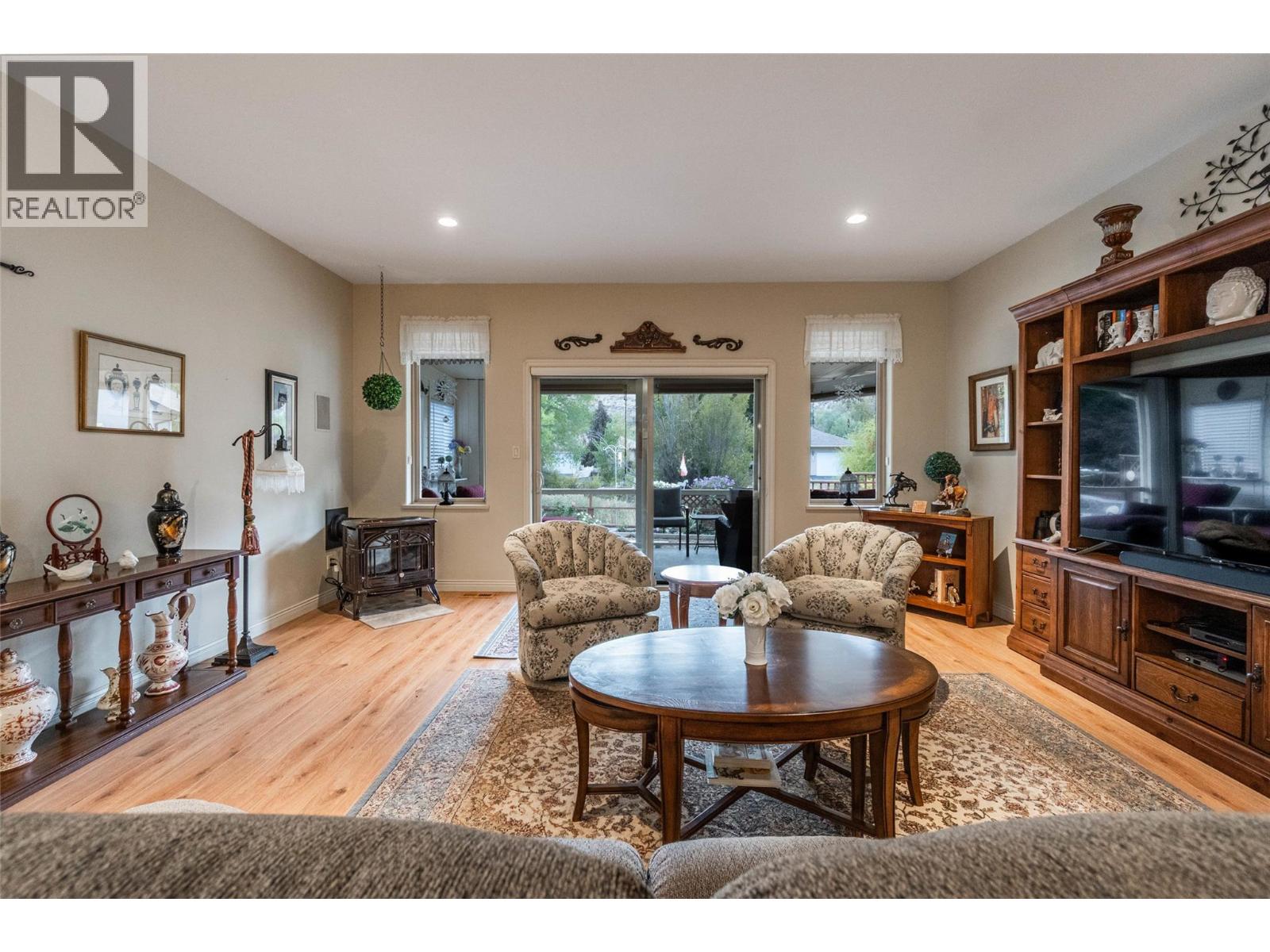  6676 OXBOW Crescent, Oliver