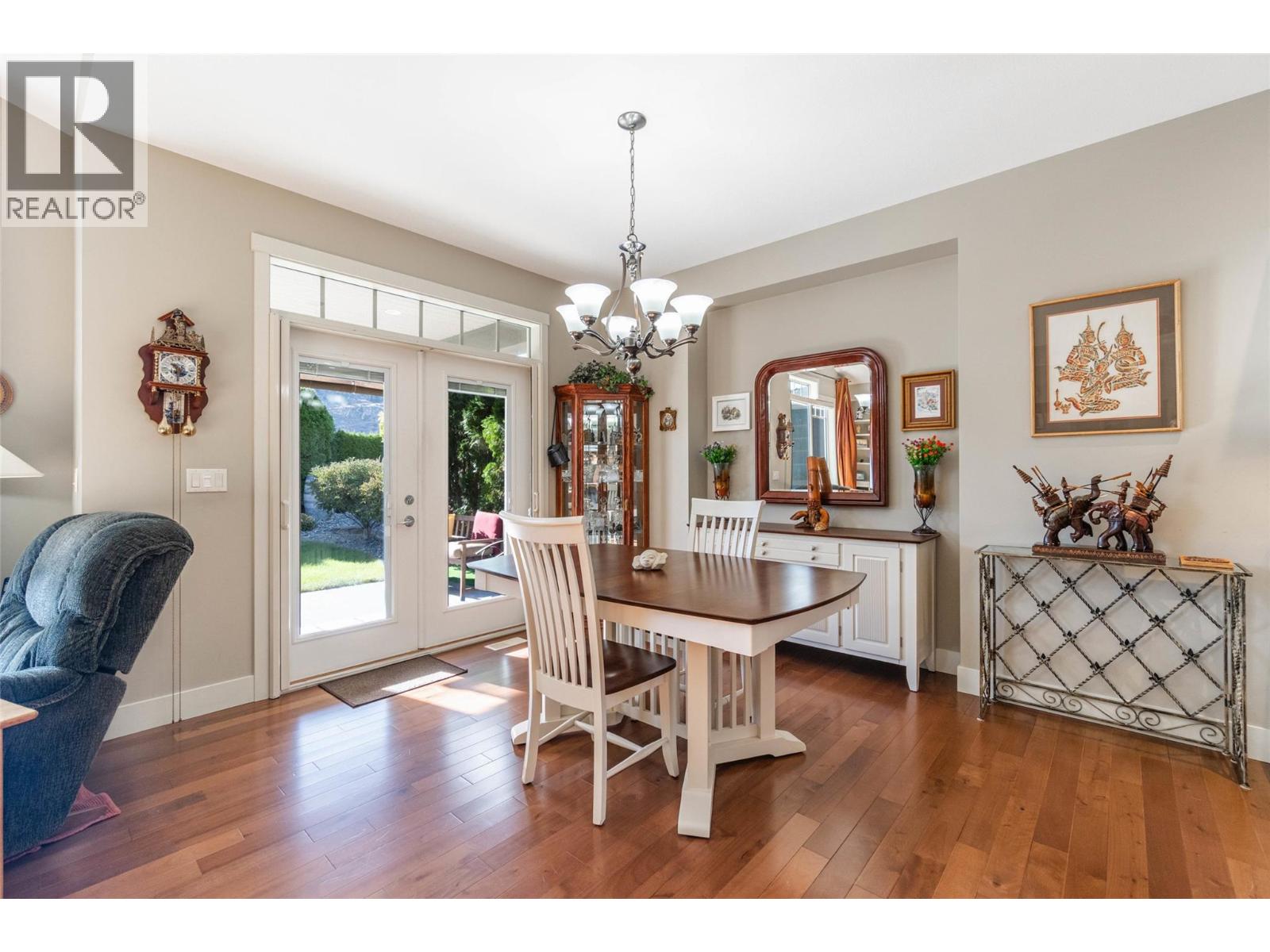 28 6833 MEADOWS Drive, Oliver