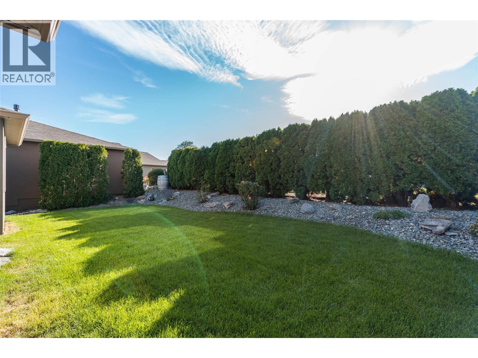 28 6833 MEADOWS Drive, Oliver