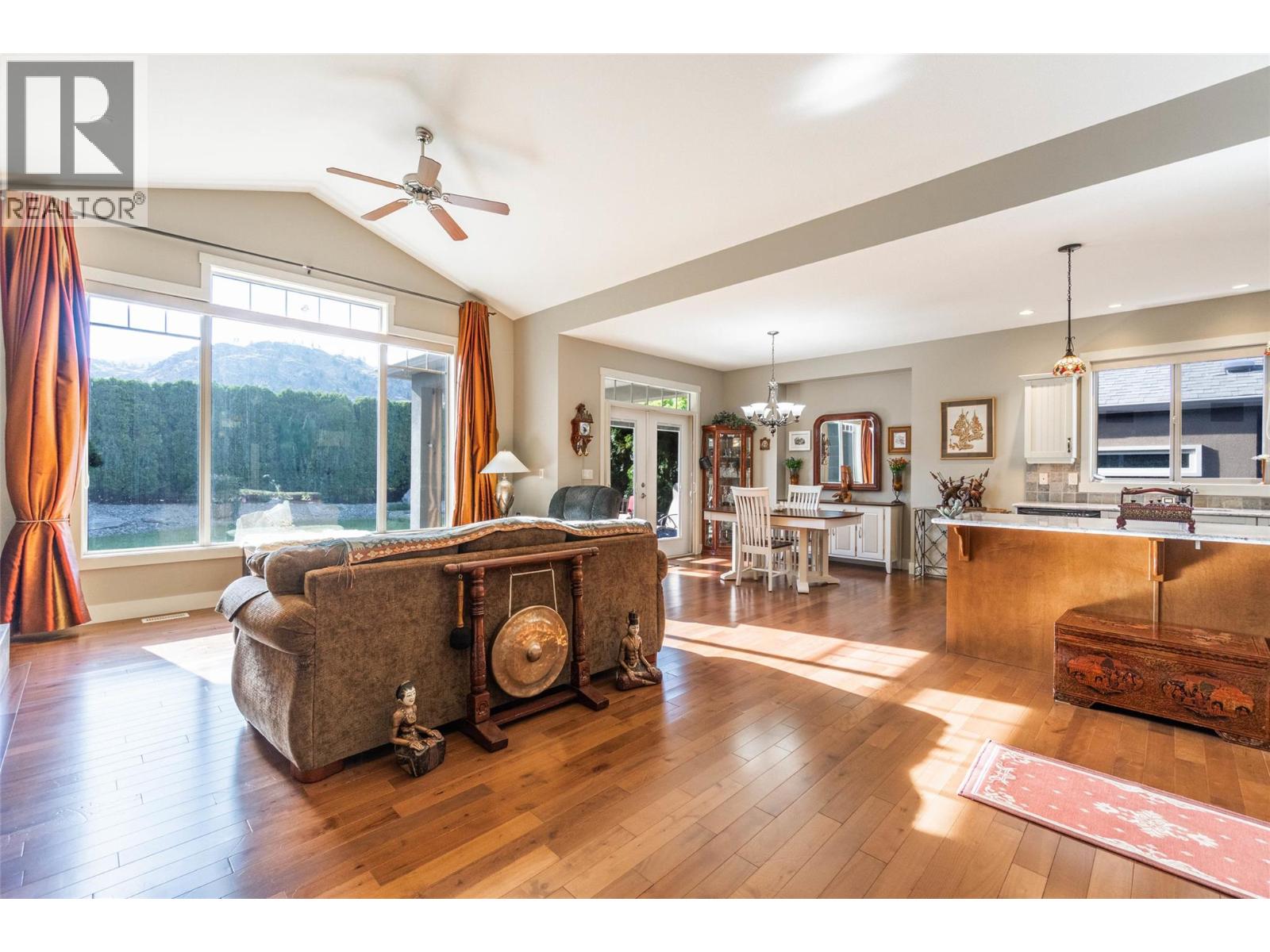 28 6833 MEADOWS Drive, Oliver