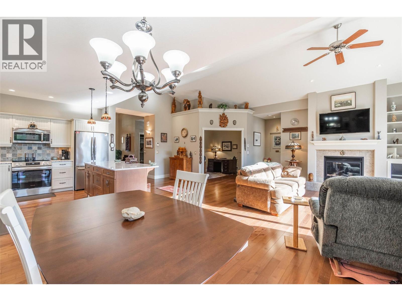 28 6833 MEADOWS Drive, Oliver