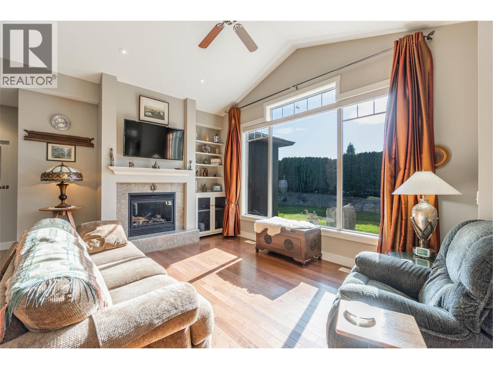 28 6833 MEADOWS Drive, Oliver