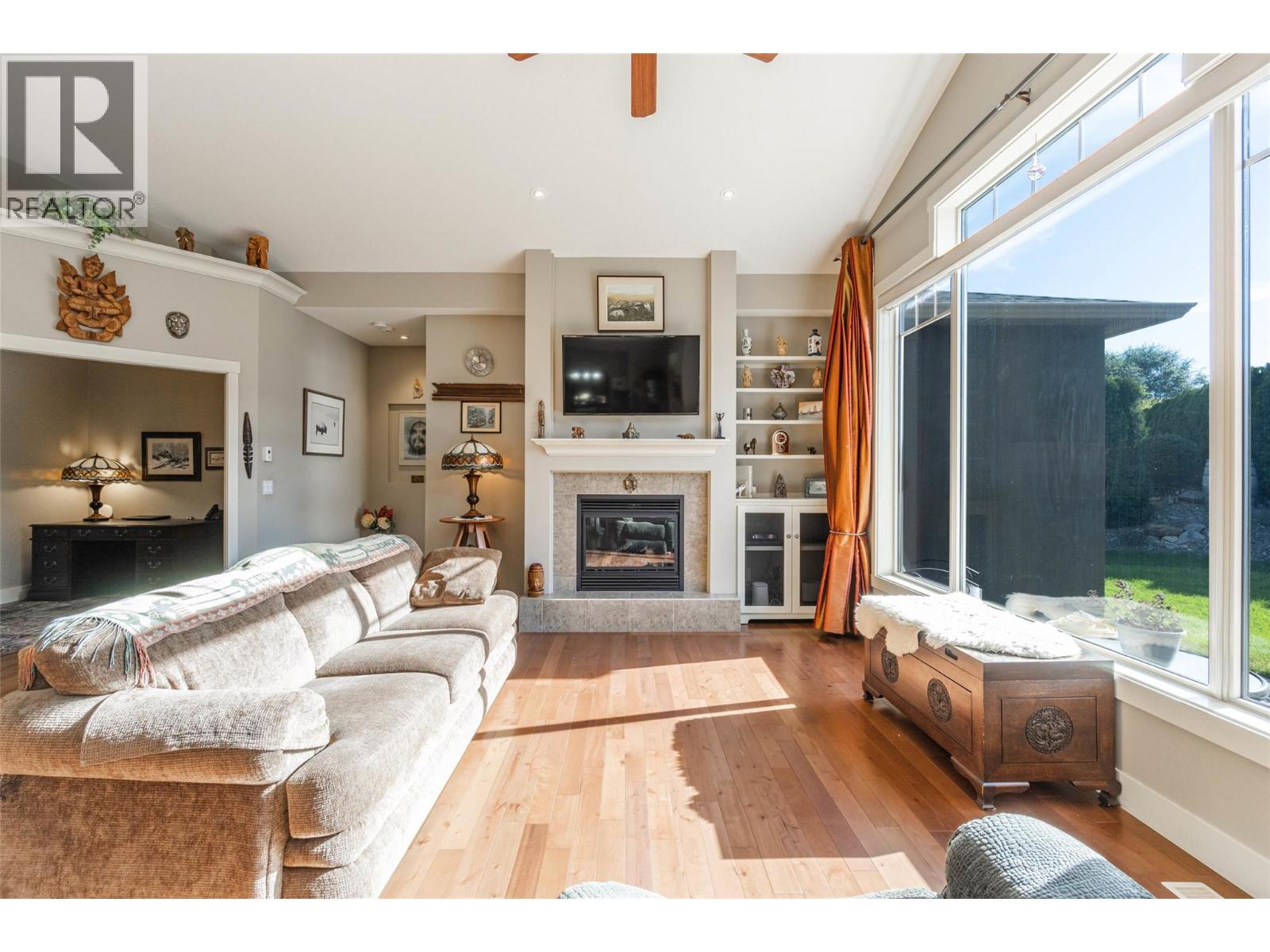 28 6833 MEADOWS Drive, Oliver