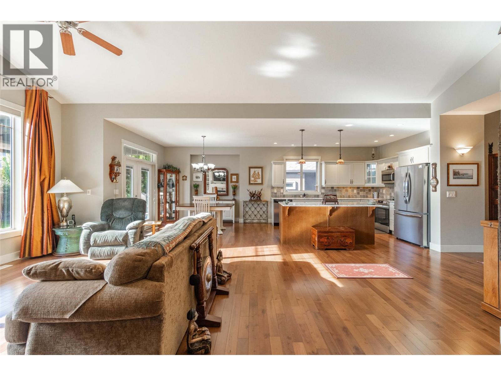 28 6833 MEADOWS Drive, Oliver