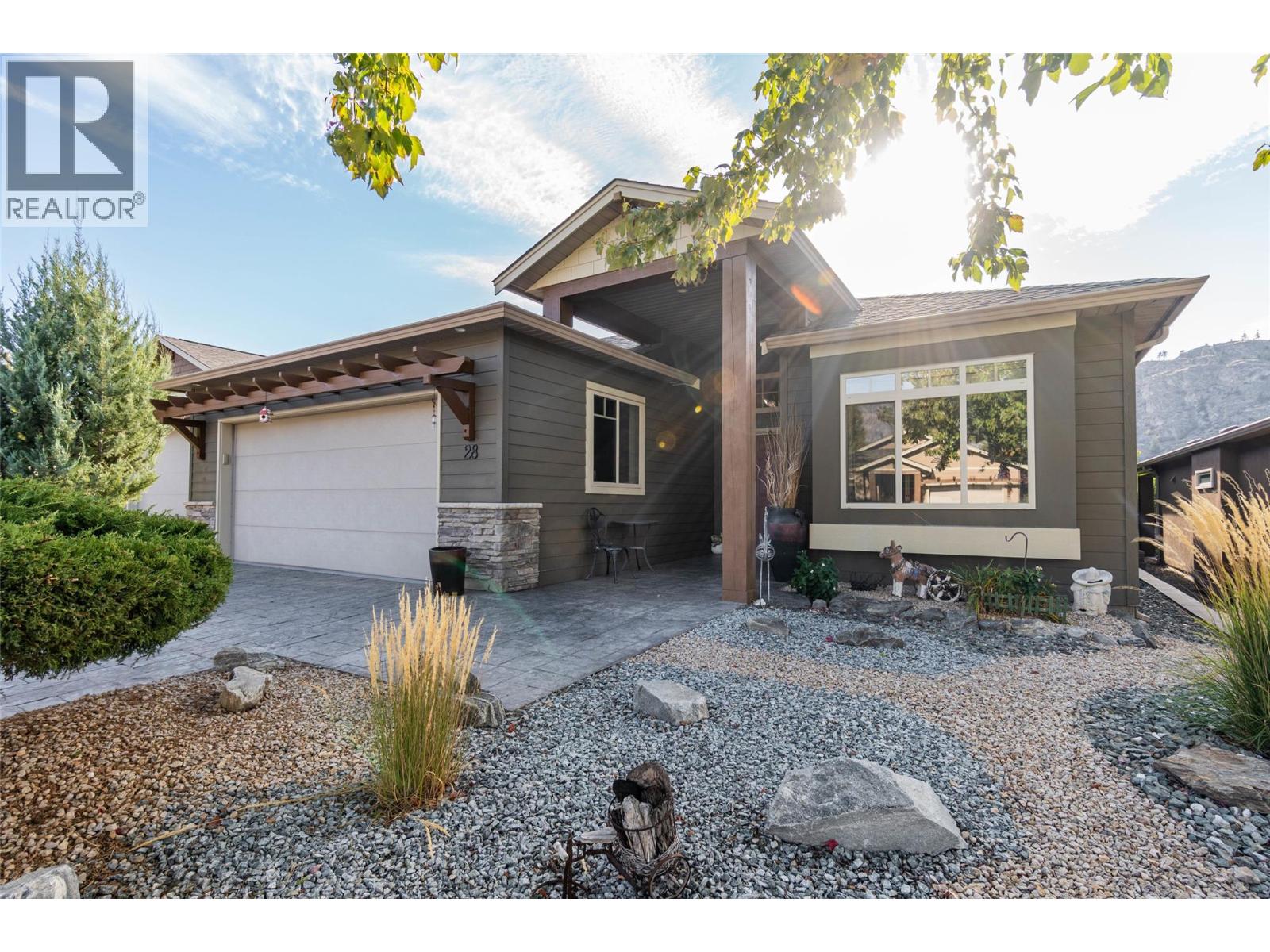 6833 MEADOWS Drive Unit# 28, Oliver