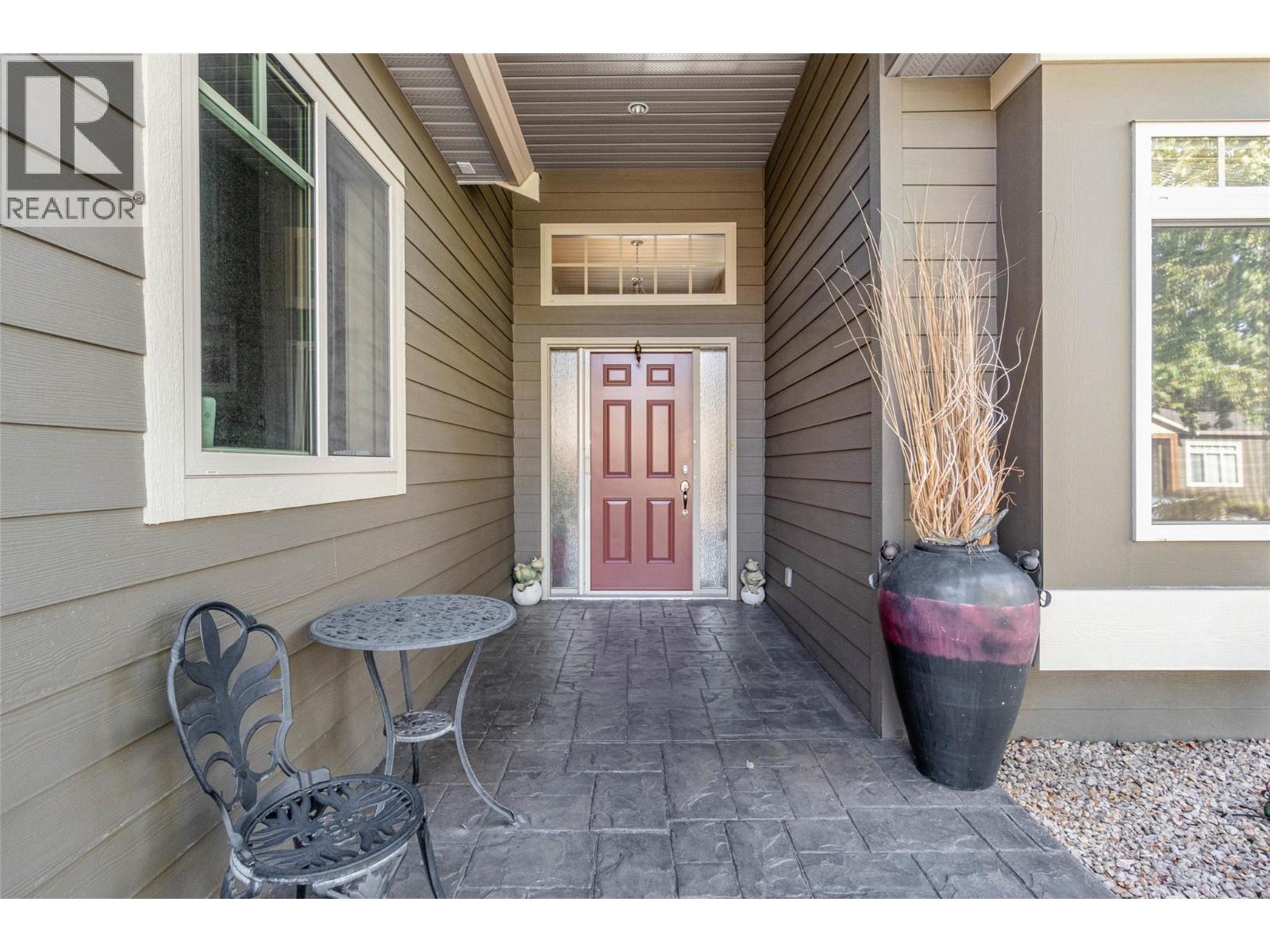 28 6833 MEADOWS Drive, Oliver